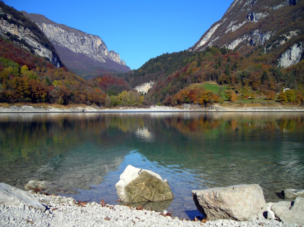 Der Tennosee (Lago di Tenno) in Südtirol