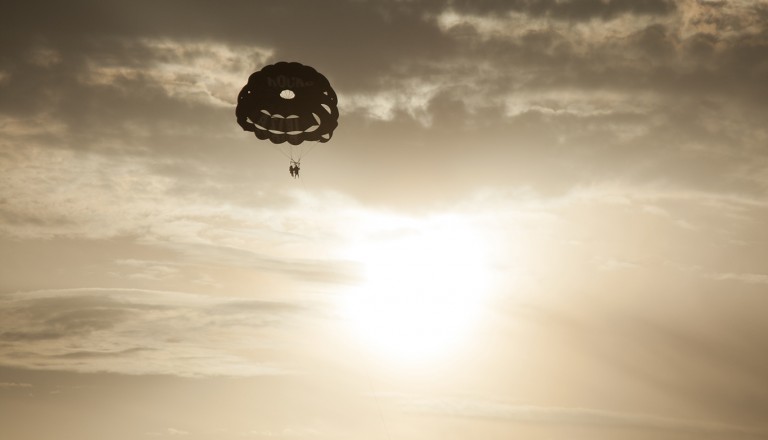  Balearen-Parasailing-auf-Ibiza