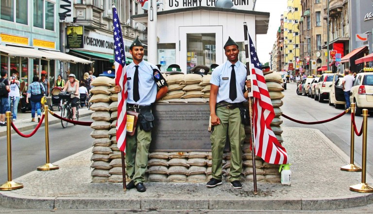 Berlin- Checkpoint Charlie