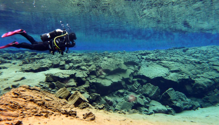 Island - Tauchen in der Silfa Spalte