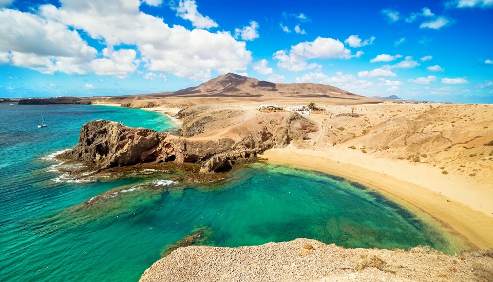 Lanzarote- Spanien — Lanzarote: Lastminute direkt an den Strand — z.B. im Playa de Matagorda (Puerto del Carmen), 7 Tage HP & Flug schon ab 457€ buchen