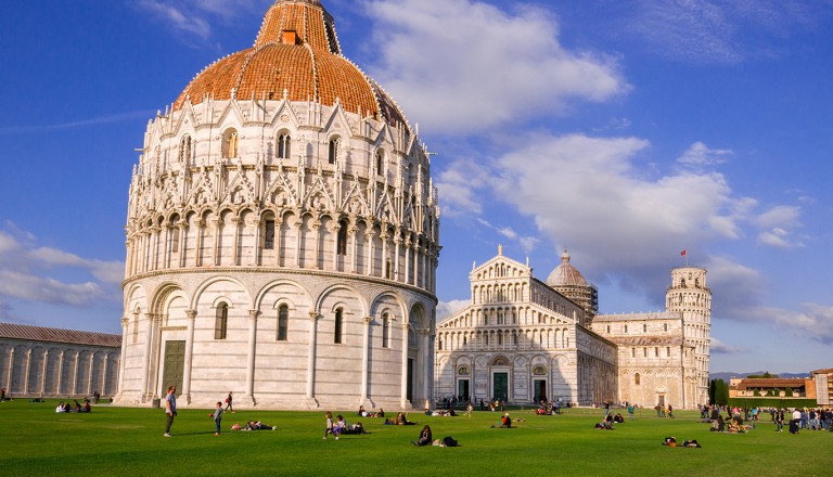  Pisa-Piazza-dei-Miracoli.