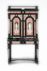 Ein mit Elfenbein verzierter Schrank aus der Renaissance
