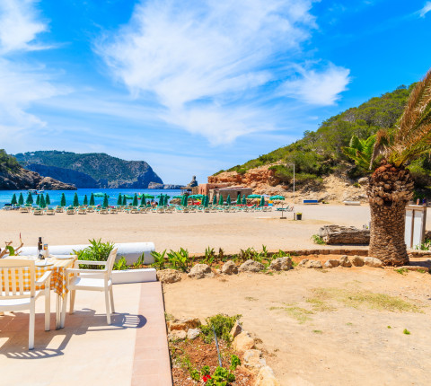 Last Minute Ibiza: 7 Tage Urlaub am Mittelmeer inkl. Flug, Transfer, Zug & HP Plus