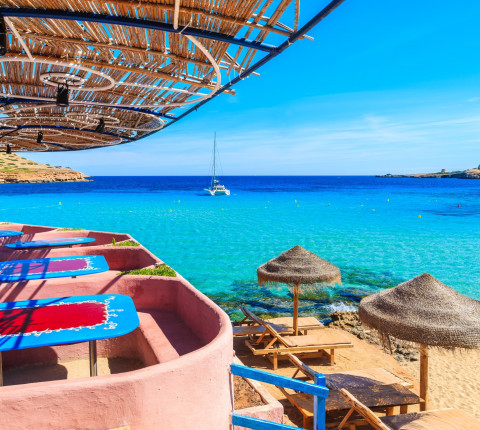7 Tage Strandurlaub auf Ibiza inkl. Flug, Transfer, Zug & HP+