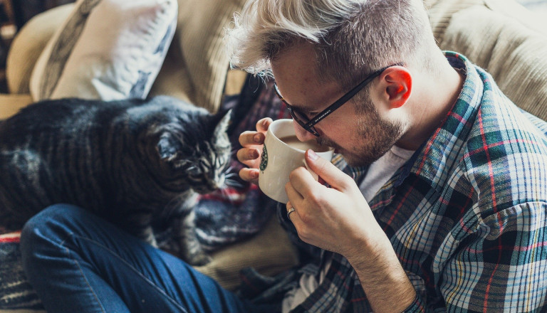 Kaffee auf der Couch