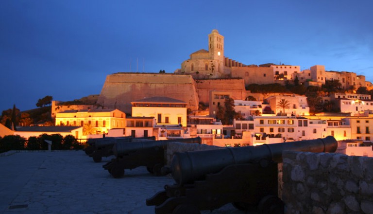 kathedrale-altstadt-ibiza-balearen