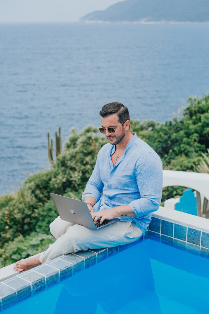 Laptop Pool